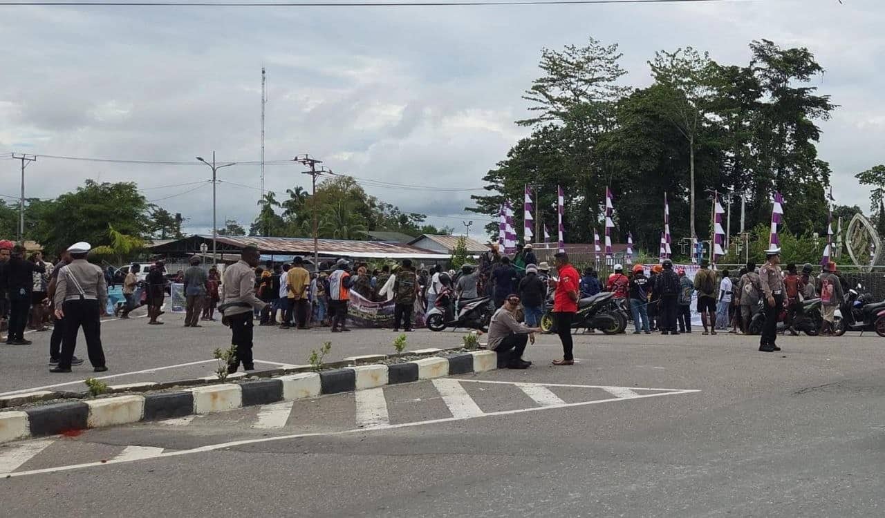 Ilustrasi berita Mimika: 300 Personel Gabungan Amankan Aksi Demo Front Rakyat Papua di Kantor DPRK Mimika