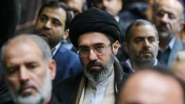 Ilustrasi berita Internasional: Konselor Khamenei Ancam AS: Bersiaplah Hadapi Kuburan Kapal dan Pasukan