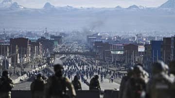 Ilustrasi berita Internasional: Hanya 6 Bulan Menjabat, Presiden Bolivia Sudah Dihadang Demo besar-besaran