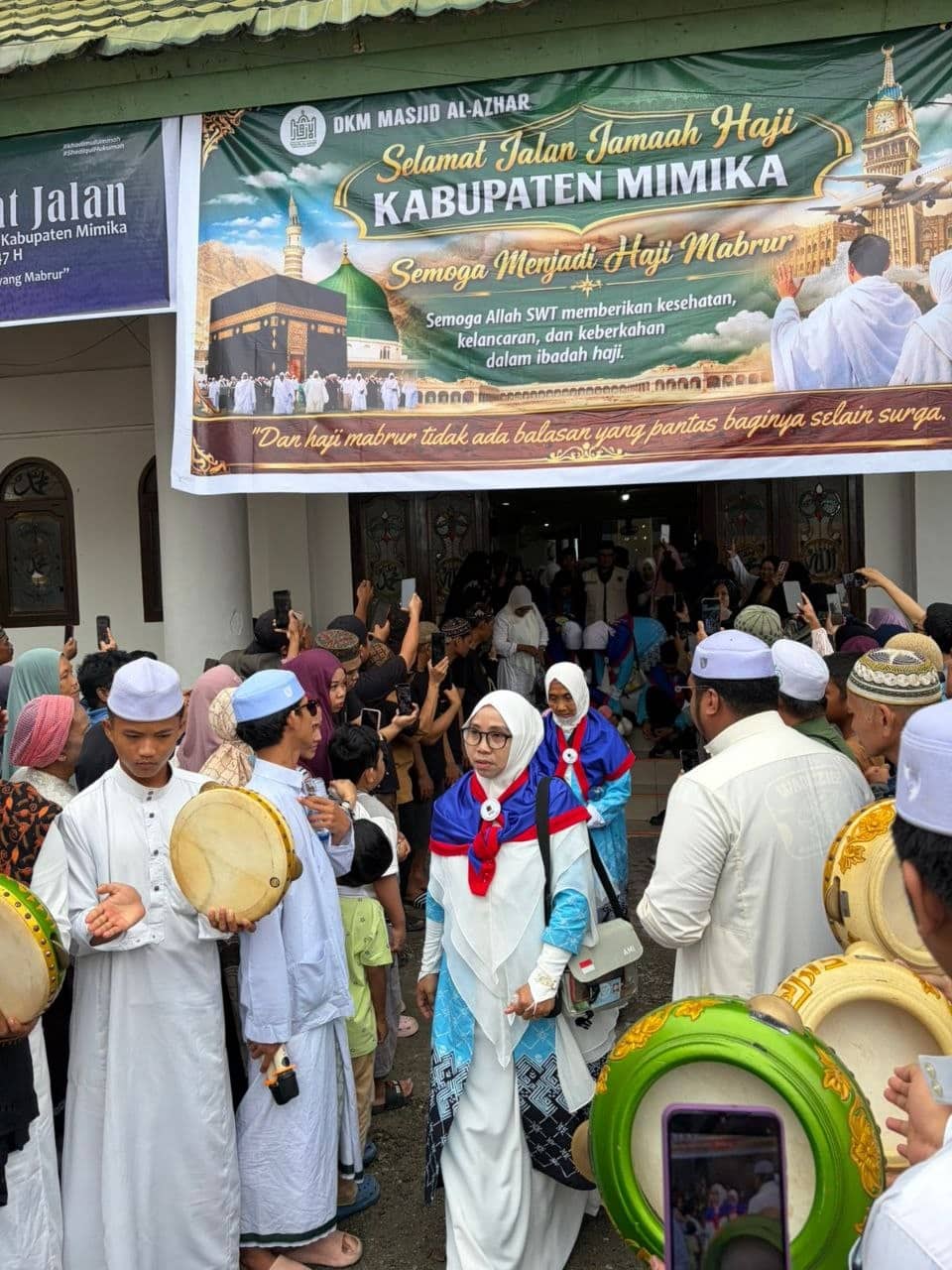 Ilustrasi berita Mimika: Ke Tanah Suci Bukan untuk Wisata Rohani, Pelepasan Kloter Kedua Jemaah Haji Asal Mimika Diiringi Tangisan dan Doa