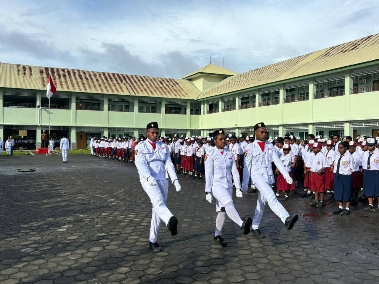 Ilustrasi berita Mimika: Semangat Hardiknas, SATP Gelar Upacara Budaya dan Lomba Sains untuk Cetak Generasi Berprestasi