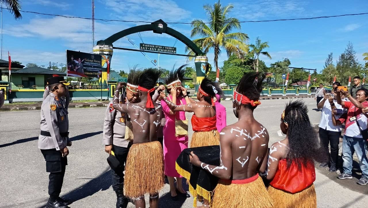 Ilustrasi berita Mimika: Kunjungi Polres Mimika, Kapolda Papua Tengah Kenang Semasa Jabat Kapolres serta Beri Motivasi kepada Anggota