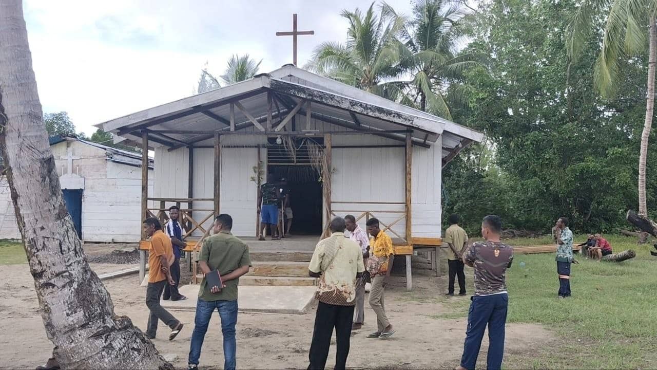 Ilustrasi berita Mimika: Satgas TMMD ke-128 Kodim 1710/Mimika Mulai Rehab Gereja Santo Klemens Keakwa