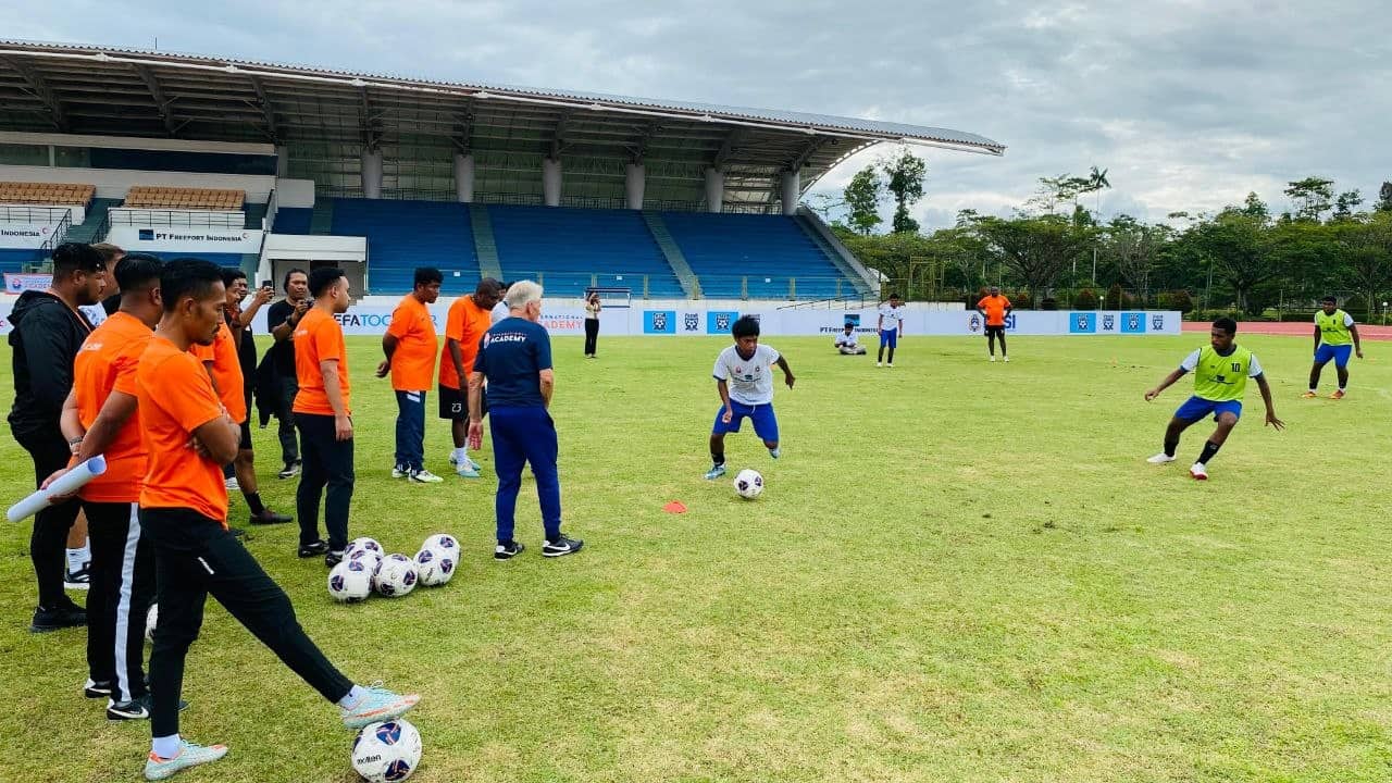 Ilustrasi berita Mimika: Freeport dan PSSI Lanjutkan Pengembangan Sepak Bola Papua Lewat KNVB Coaching Clinic