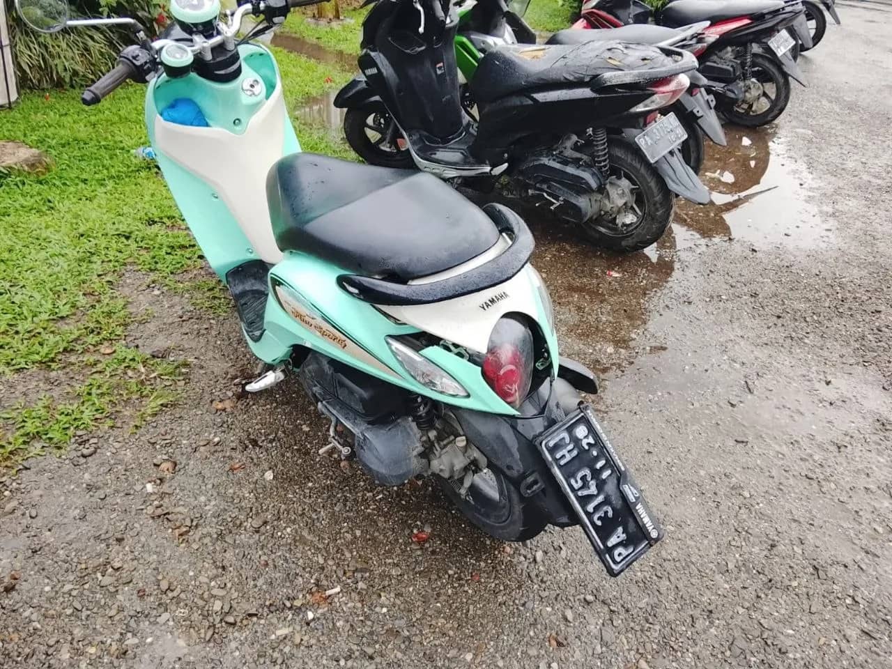 Sepeda motor yang dikendarai korban saat terlibat kecelakaan di Jalan Poros SP 3, tepatnya di depan Gang Amtor, Timika, Sabtu (27/6) sekitar pukul 14.10 WIT.