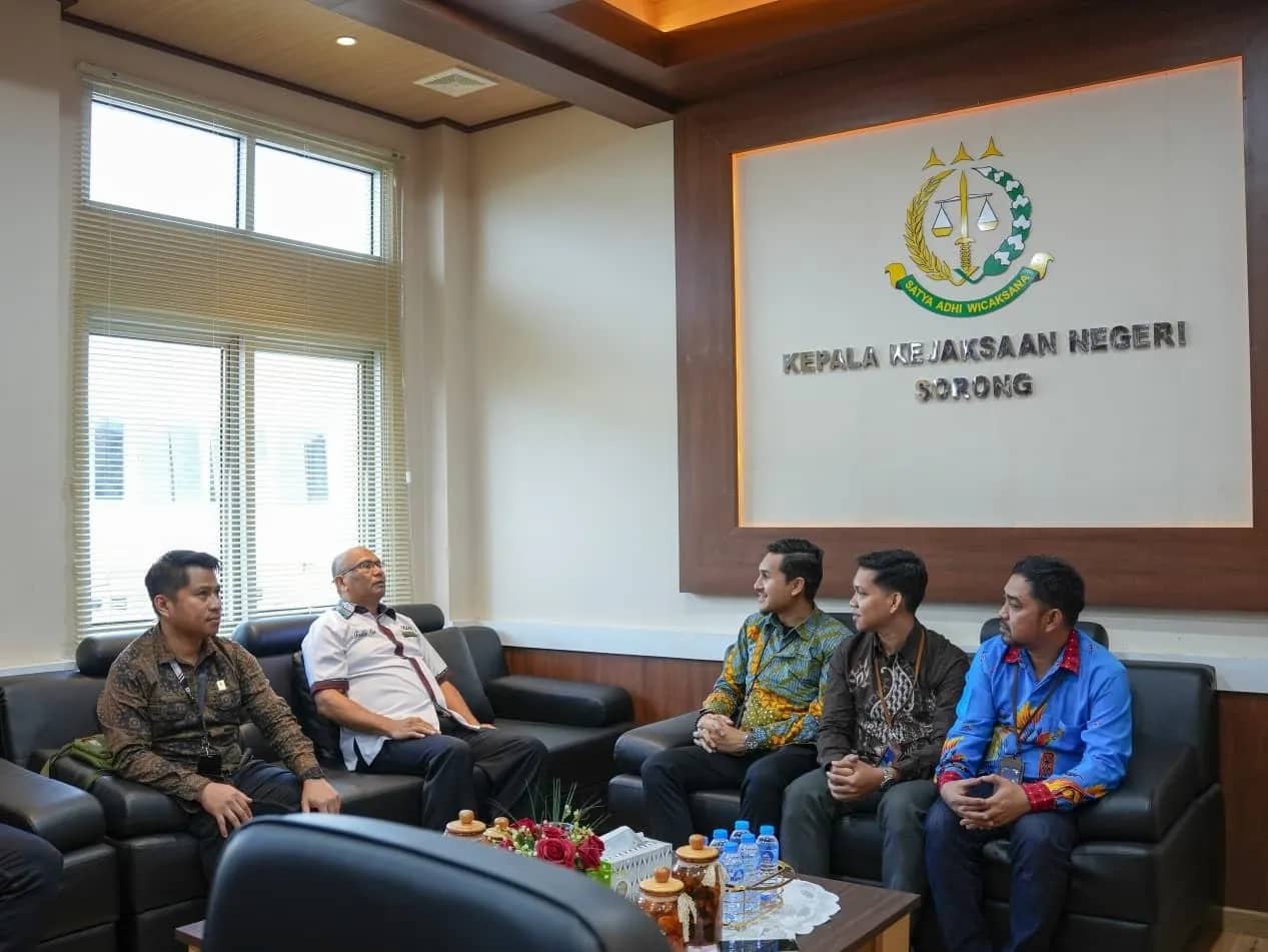 PLN UP3 Sorong dan Kejaksaan Negeri Sorong berdiskusi dalam rangka memperkuat sinergi dan koordinasi terkait pendampingan hukum guna mendukung kelancaran pelayanan publik dan operasional ketenagalistrikan di wilayah Sorong.