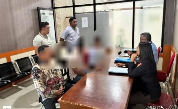 Penyerahan tersangka dan barang bukti narkoba ke Kejari Mimika