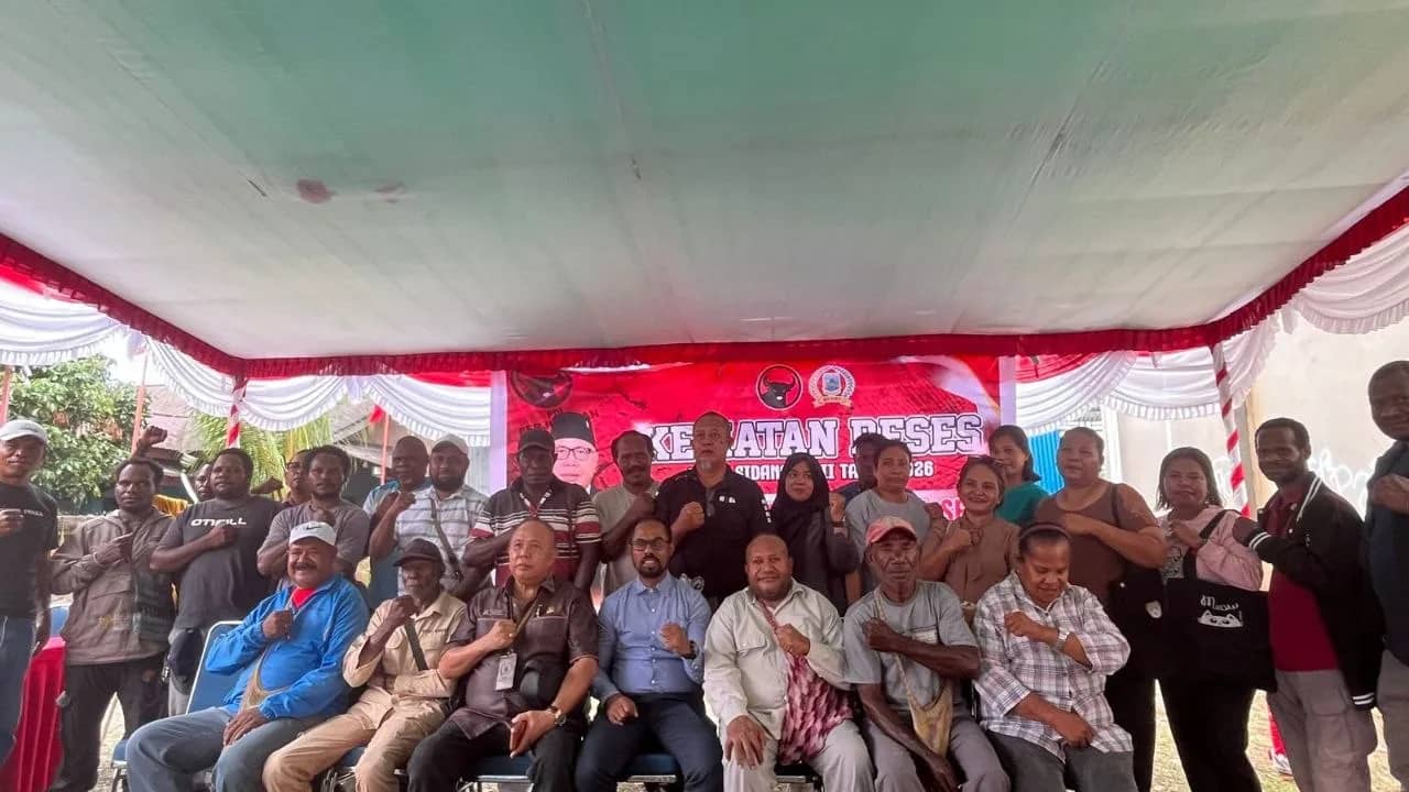 Foto bersama usai menjaring aspirasi masyarakat di daerah pemilihan.