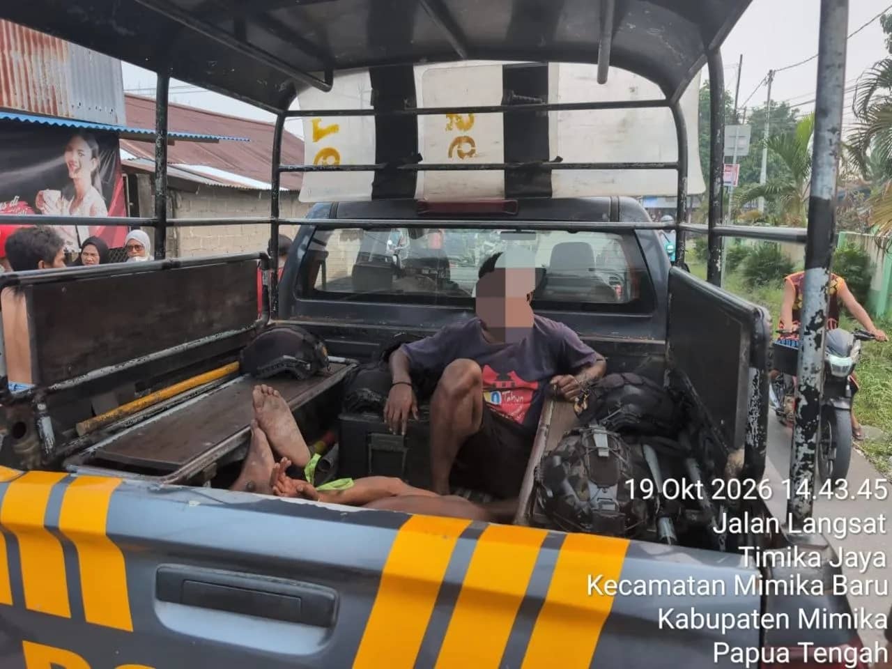 Polisi mengamankan sekelompok pemuda yang diduga mabuk minuman keras dan membuat keributan di Jalan Langsat, SP 2, Timika, Kabupaten Mimika, Papua Tengah.