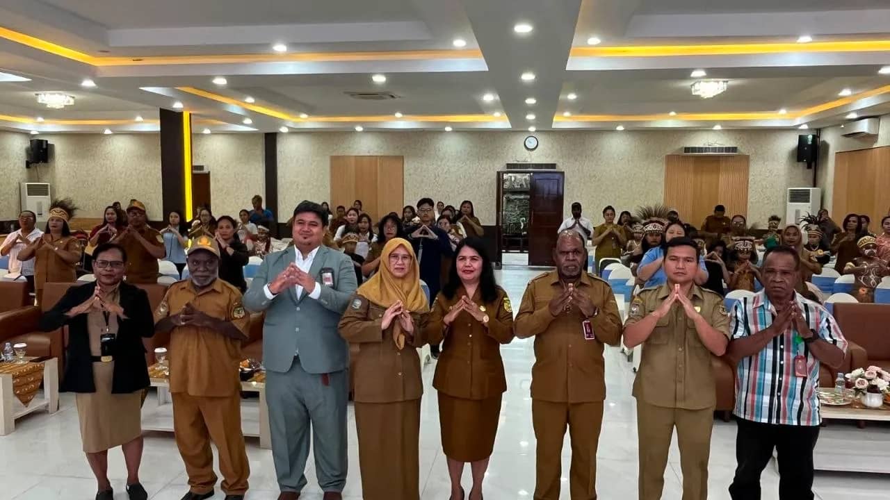 Foto bersama dalam Kegiatan Lomba Cerita Rakyat yang digagas Dinas Perpustakaan dan Arsip Daerah Kabupaten Mimika.