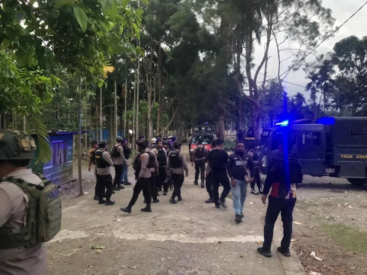 Razia skala besar Polisi di Distrik Kwamki Narama Timika.