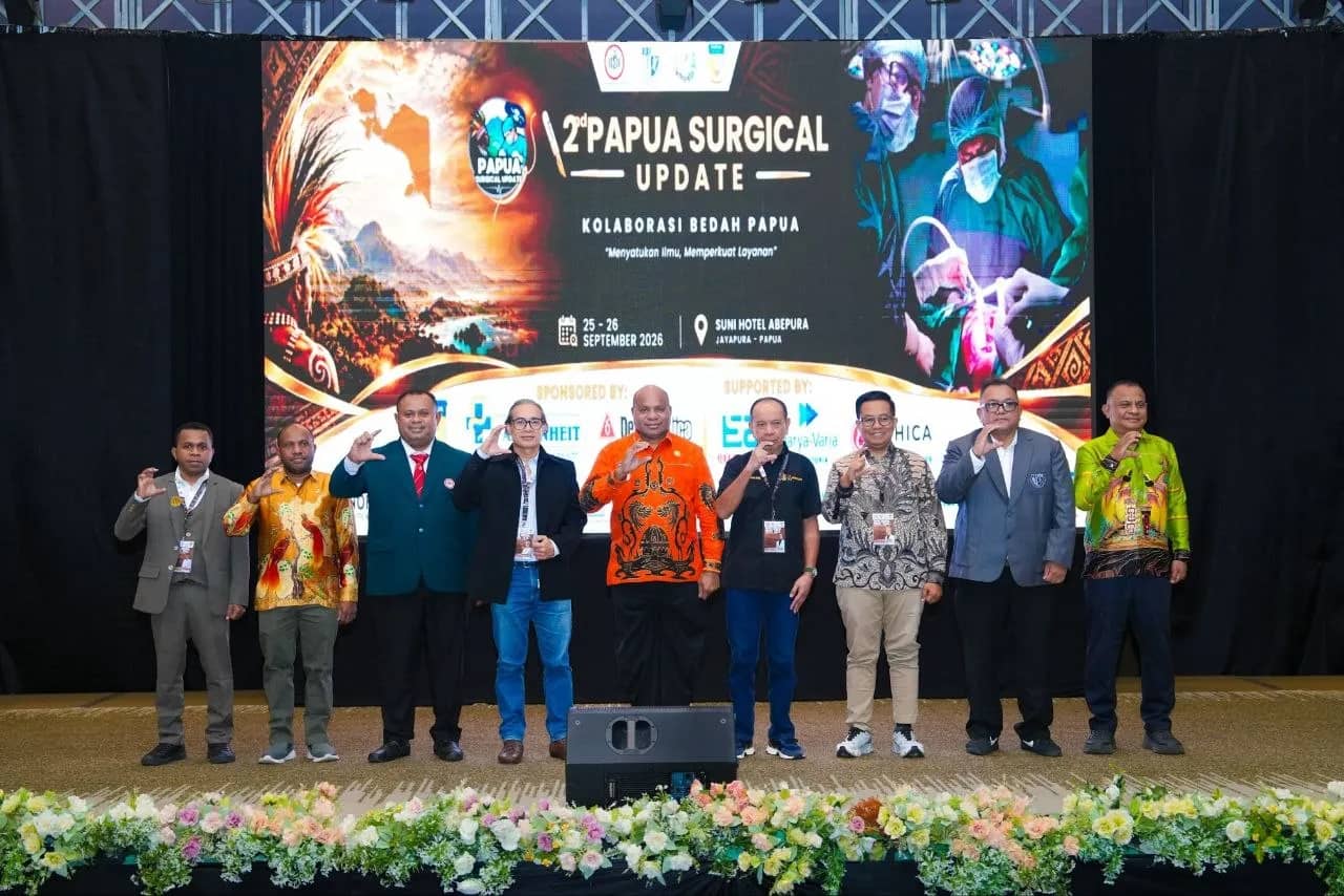 Gubernur Papua Matius Fakhiri saat mengikut kegiatan 2nd Papua Surgical Update 2026