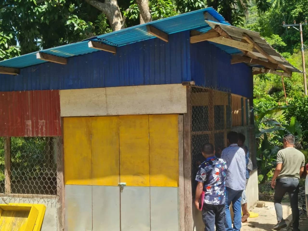 Disnaker Kabupaten Jayapura saat memantau usaha perbengkelan di kampung-kampung