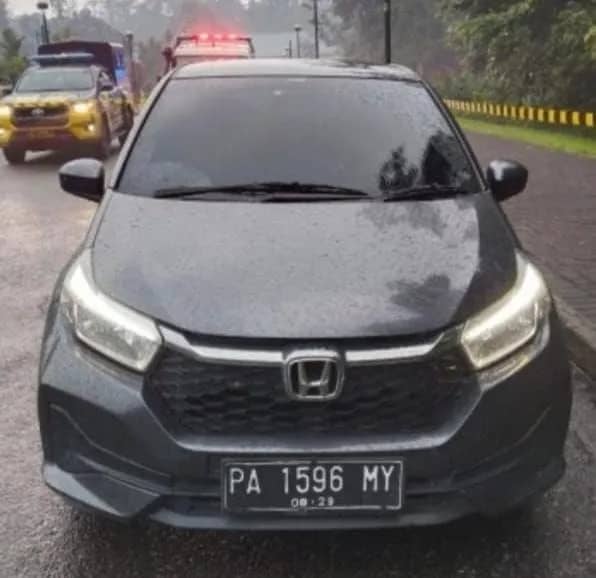 Mobil yang digunakan saat korban ditemukan meninggal dunia.