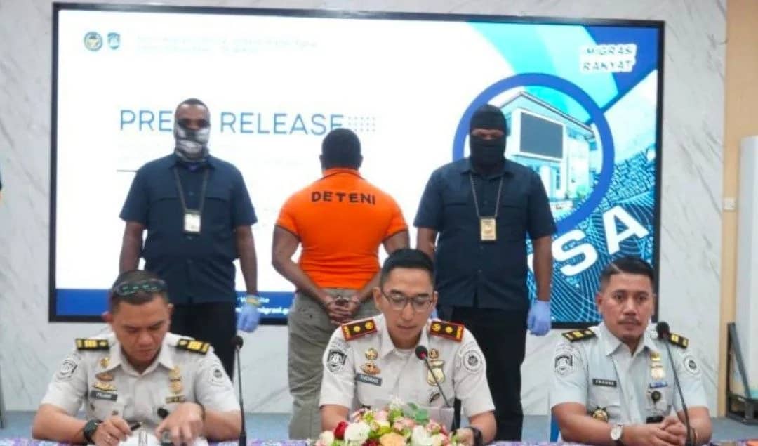 Kepala Kantor Imigrasi Kelas II TPI Mimika Thomas Aries Munandar