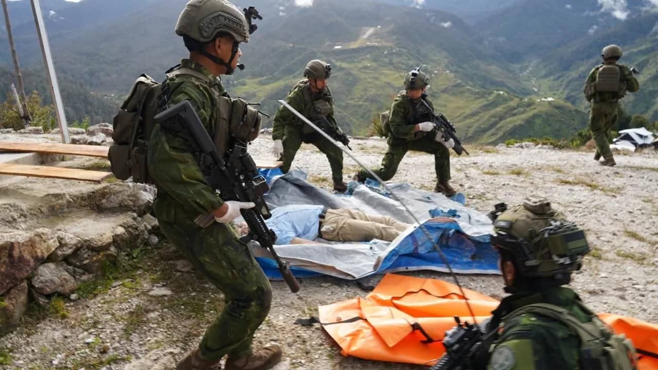 Jenazah pilot AMA saat dievakuasi