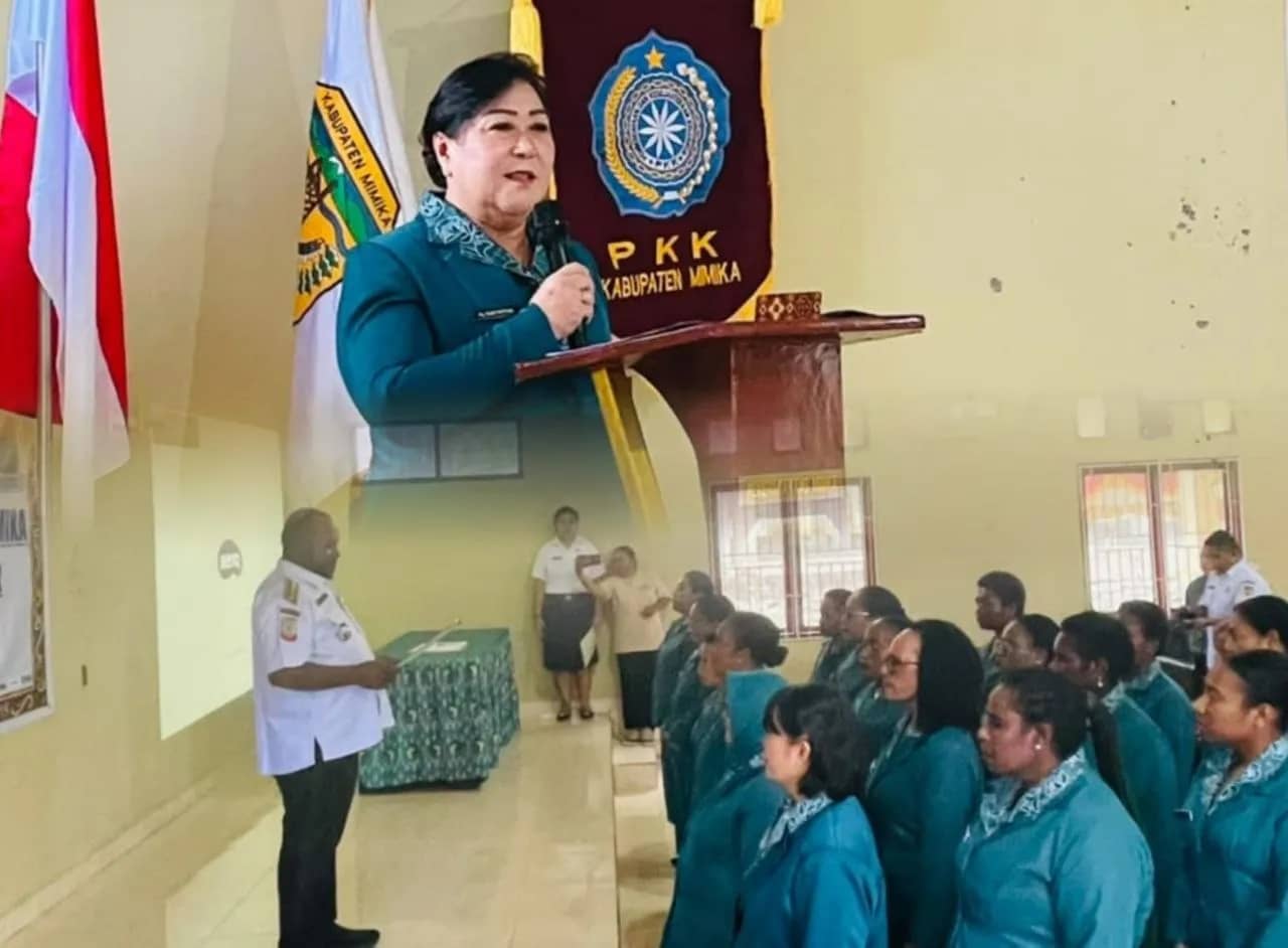 Ketua TP-PKK Kabupaten Mimika Ny. Susana Suzy Herawaty Rettob saat menyampaikan sambutan pada acara pelantikan pengurus TP-PKK Distrik Kuala Kencana periode 2026-2030, Rabu (16/9/2026).
