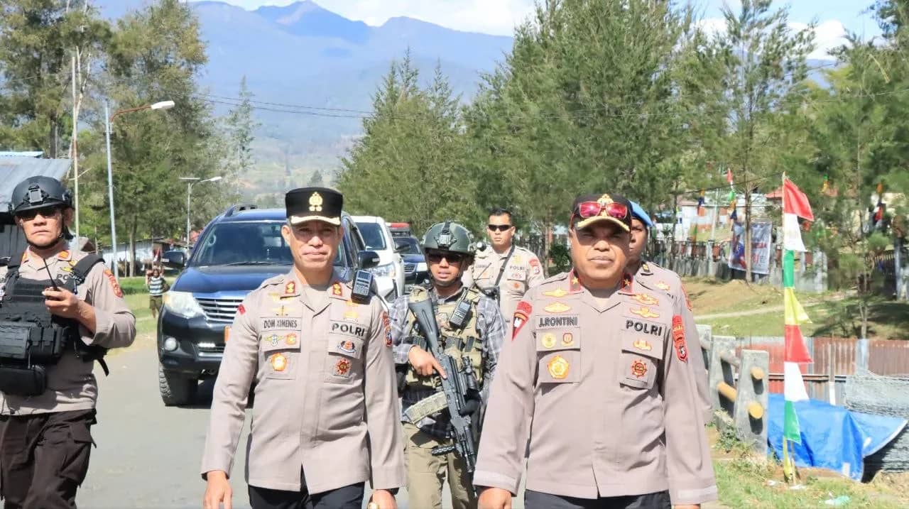 Kapolda Papua Tengah Brigjen Pol. Jeremias Rontini saat tiba di Ilaga, Kabupaten Puncak.