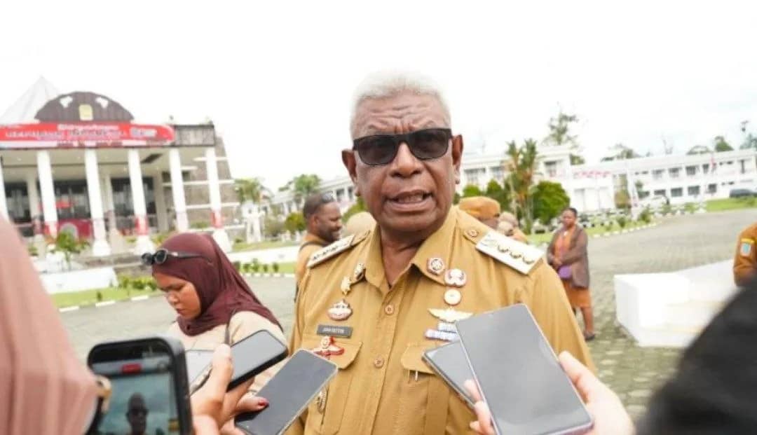 Bupati Mimika, Johannes Rettob