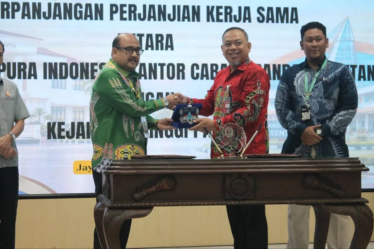 PT Angkasa Pura Indonesia (Persero) Kantor Cabang Bandar Udara Internasional Sentani-Jayapura bersama Kejaksaan Tinggi Papua menandatangani Perjanjian Kerja Sama (PKS) tentang Penanganan Masalah Hukum Bidang Perdata dan Tata Usaha Negara, Kamis (24/9/2026).