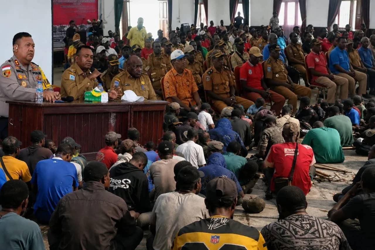 Proses rekonsiliasi oleh Pemda dan Polres Asmat bersama para tokoh masyarakat dan warga untuk akhiri konflik di kota Agats
