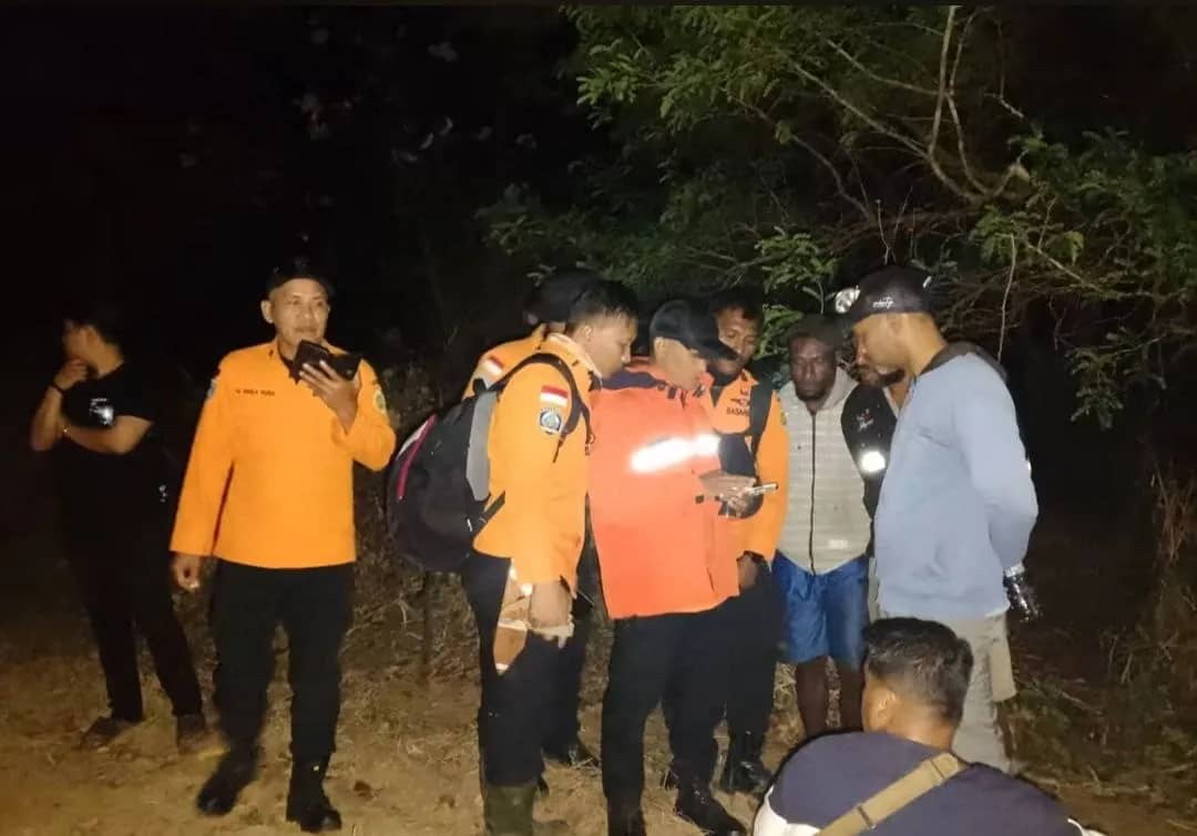 Tim SAR saat melakukan pencarian