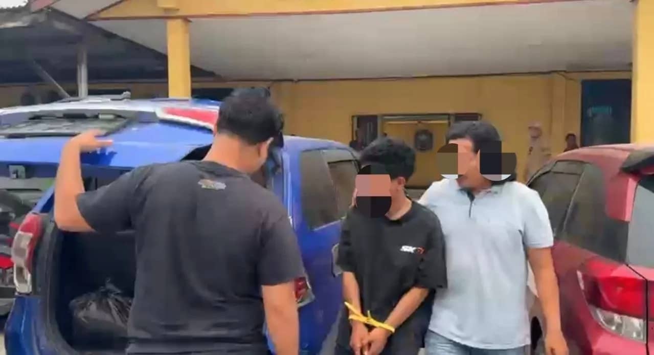 Pelaku pencurian aksesori sepeda motor saat diamankan Tim Resmob Satreskrim Polres Mimika.