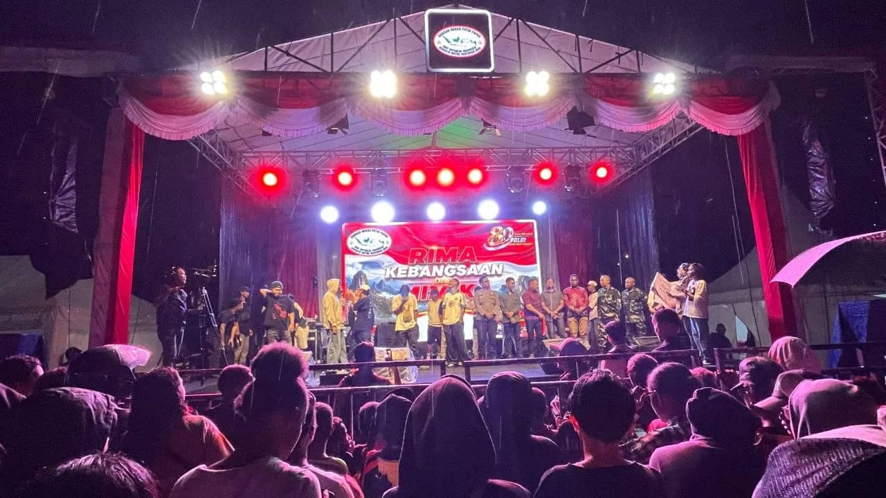 Konser Rima Kebangsaan yang digelar Dewan Pengurus Cabang (DPC) Barisan Merah Putih Republik Indonesia (BMP RI) Kabupaten Mimika di Lapangan Timika Indah, Rabu (1/7).