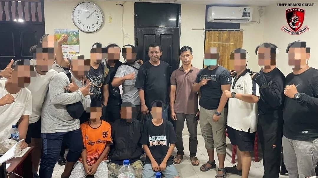 Para terduga pelaku saat diamankan tim URC Resmob Polres Mimika terkait kasus dugaan pemerkosaan terhadap anak di bawah umur di Timika.