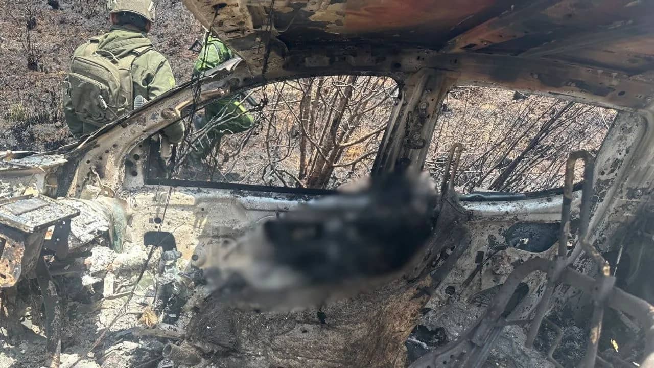 Aris Sanda hangus dibakar bersama mobilnya.