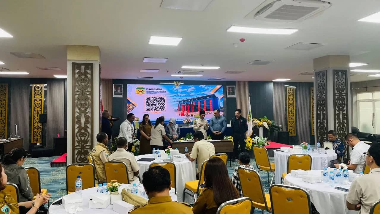 Suasana seminar dan kajian akademik Ranperbup tentang keberatan, pembatalan, dan penanganan sanksi administratif pajak serta retribusi daerah yang digelar Bapenda Mimika di Aula Kantor Bapenda, Selasa (20/10/2026).