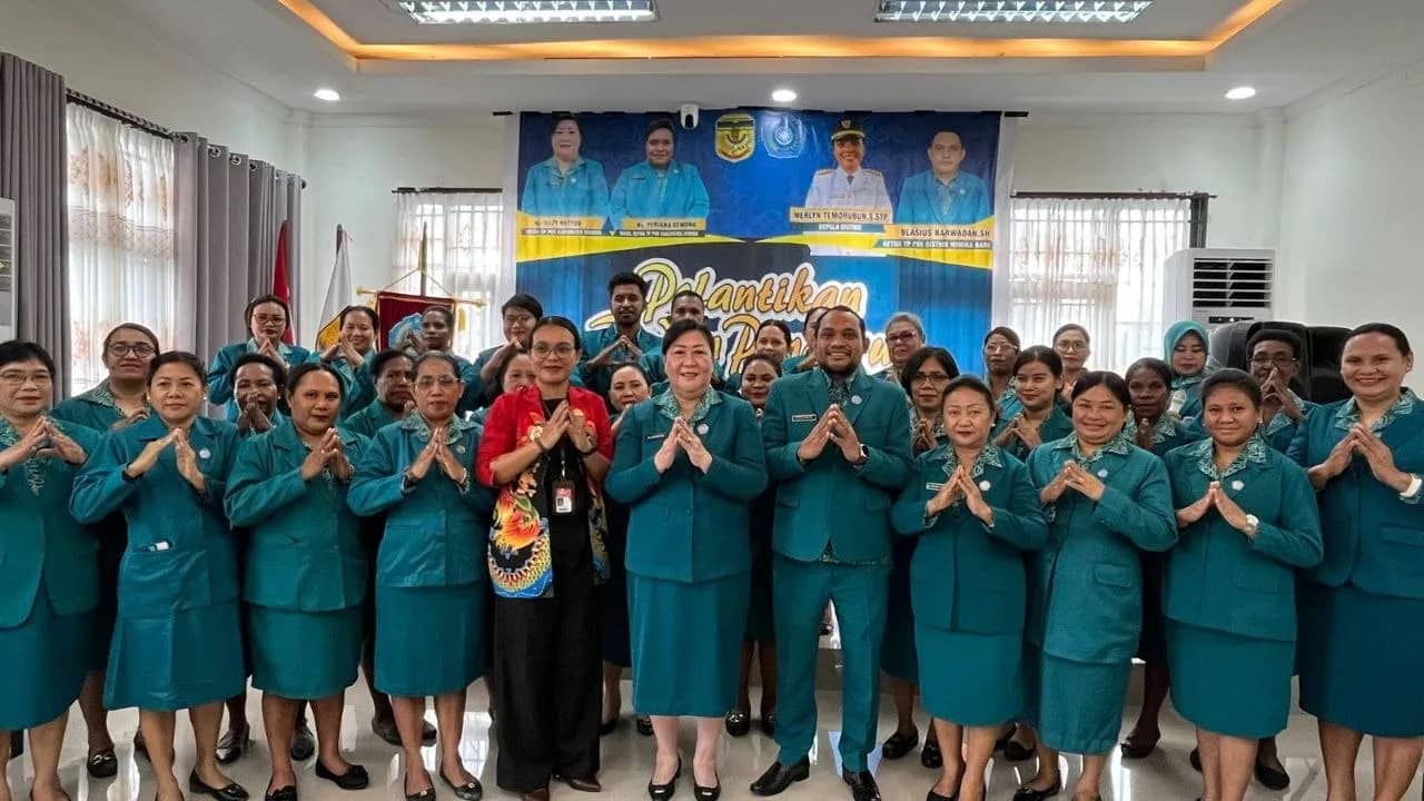 Foto bersama usai pelantikan