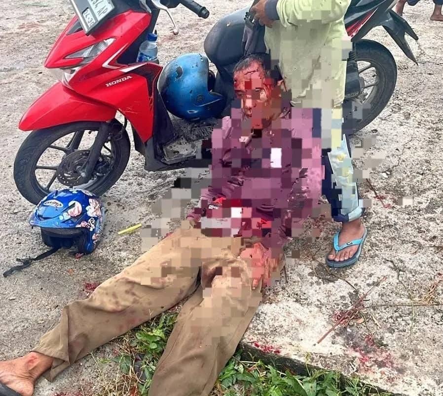 Korban saat akan dievakuasi.
