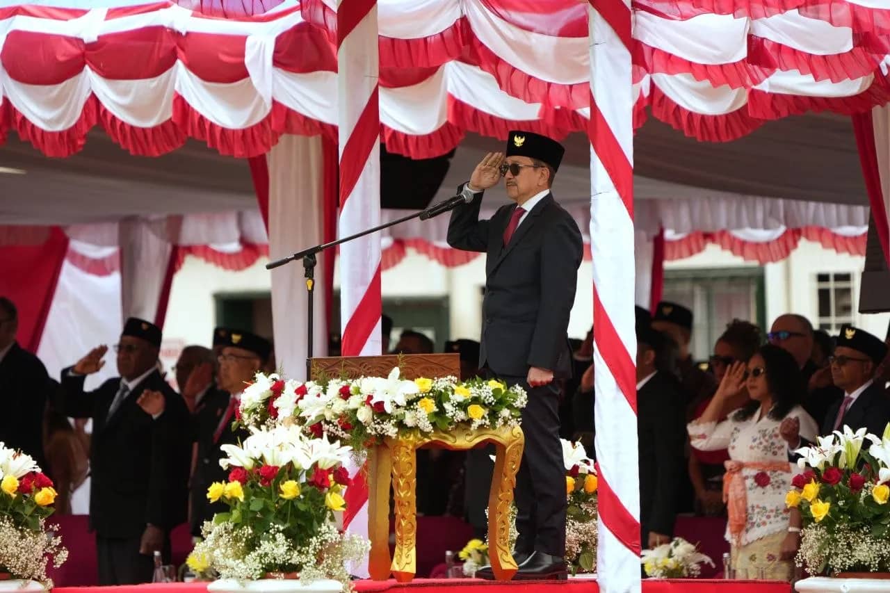 Presiden Direktur PTFI, Tony Wenas saat menjadi Inspektur Upacara HUT ke-81 RI di Tembagapura, Mimika.