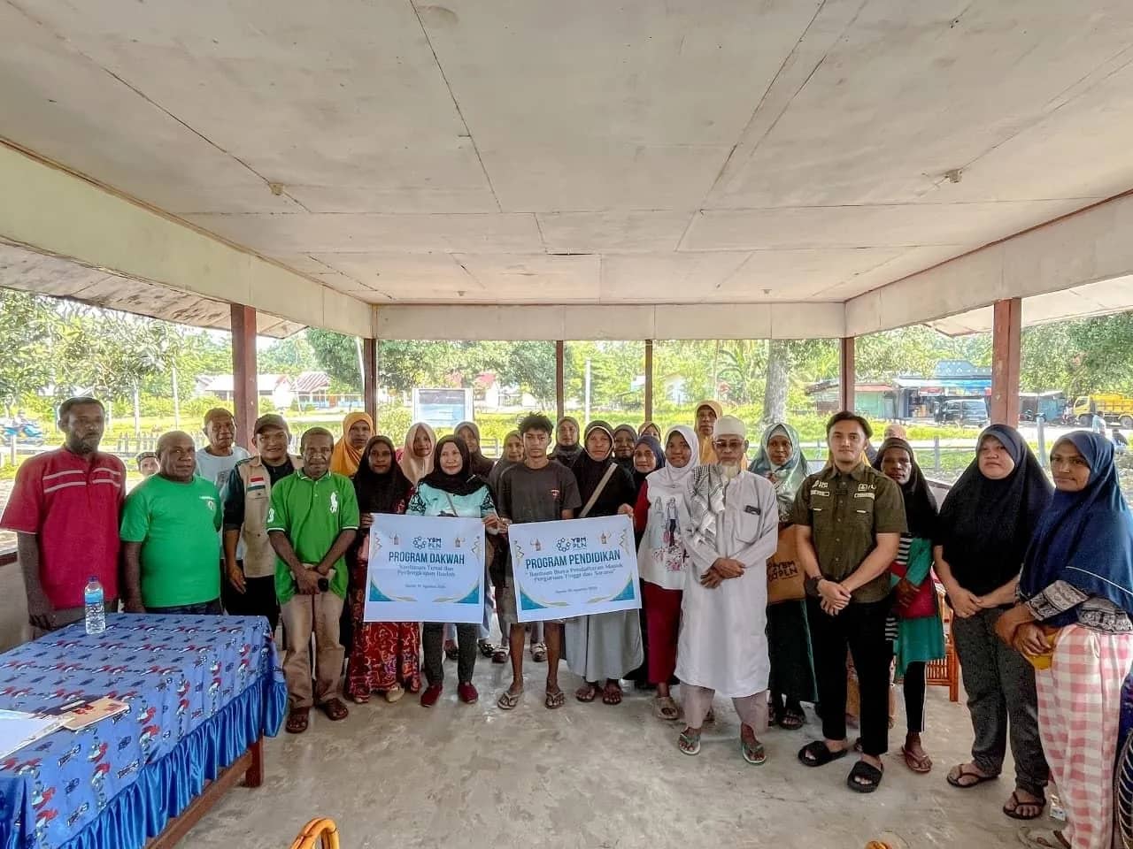 Penyerahan bantuan  YBM PLN kepada masyarakat Kampung Nengke, Kabupaten Sarmi sebagai bentuk dukungan terhadap pendidikan, ekonomi dan pembinaan keagamaan. Bantuan ini bertujuan untuk mendorong kemandirian sekaligus meningkatkan taraf hidup warga di wilayah tersebut.