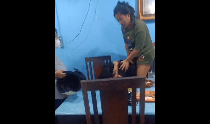 penganiayaan oleh seorang perempuan