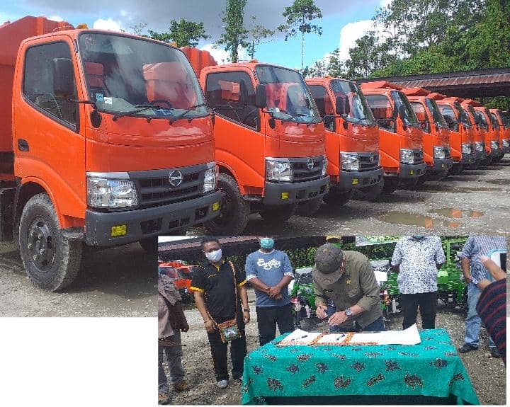 Penandatangan penerimaan bantuan fasilitas persampahan.