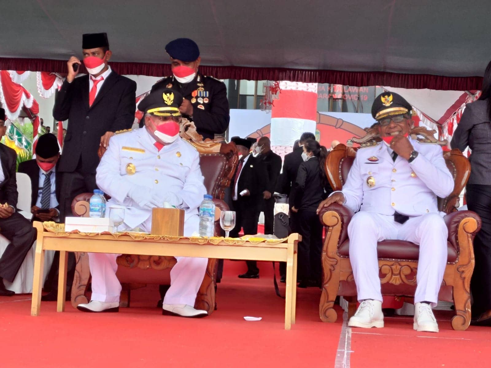 Bupati Johannes Rettob dan Wakil Bupati Johannes Rettob saat acara HUT RI ke 76 di Sentral Pemerintahan SP 3.