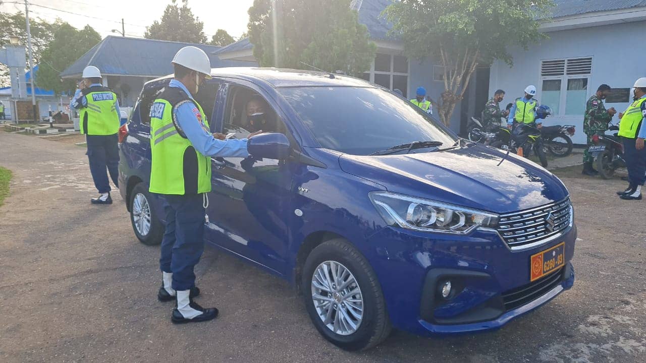 Pemeriksaan kendaraan prajurit TNI AU