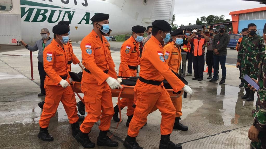Jenazah tiga korban dievakuasi ke RSUD Mimika.