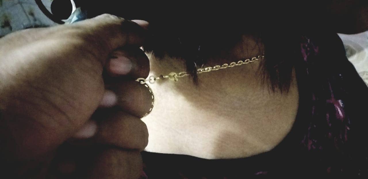 Ilustrasi perampasan kalung emas