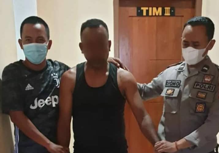 Foto: Istimewa Pelaku penikamanan DNM alias Didi (50) saat ditangkap pihak kepolisian