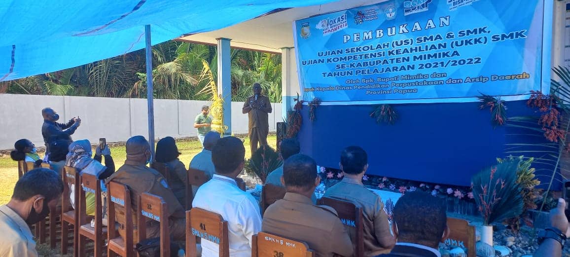 Wabup John Rettob saat menyampaikan sambutan.