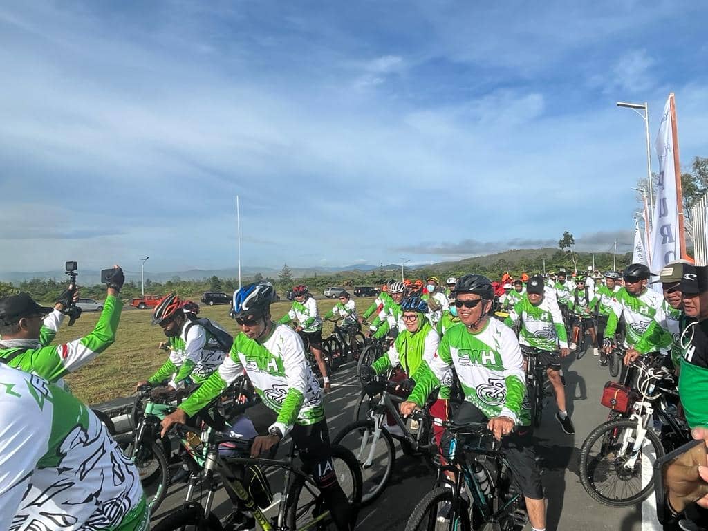Peserta Fun Bike 2022 saat star dari Lapangan Rugby Papua Lanud Silas Papare.