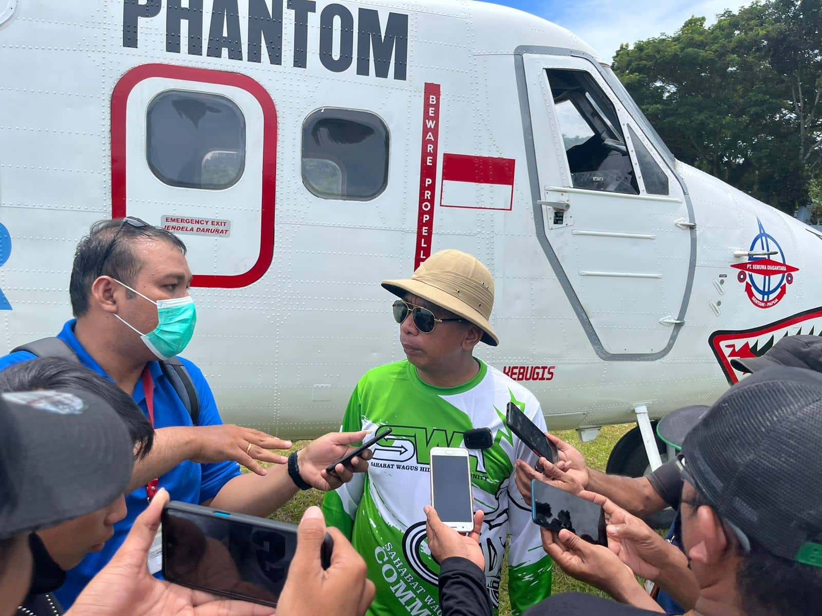 Tampak pesawat parkir di SD Angkasa Lanud Silas Papare