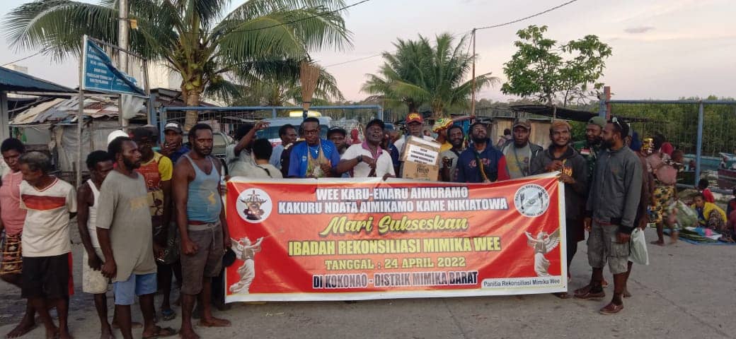 Panitia Rekonsiliasi Mimika Wee foto bersama Usai Giat. Pomako, (3/4)