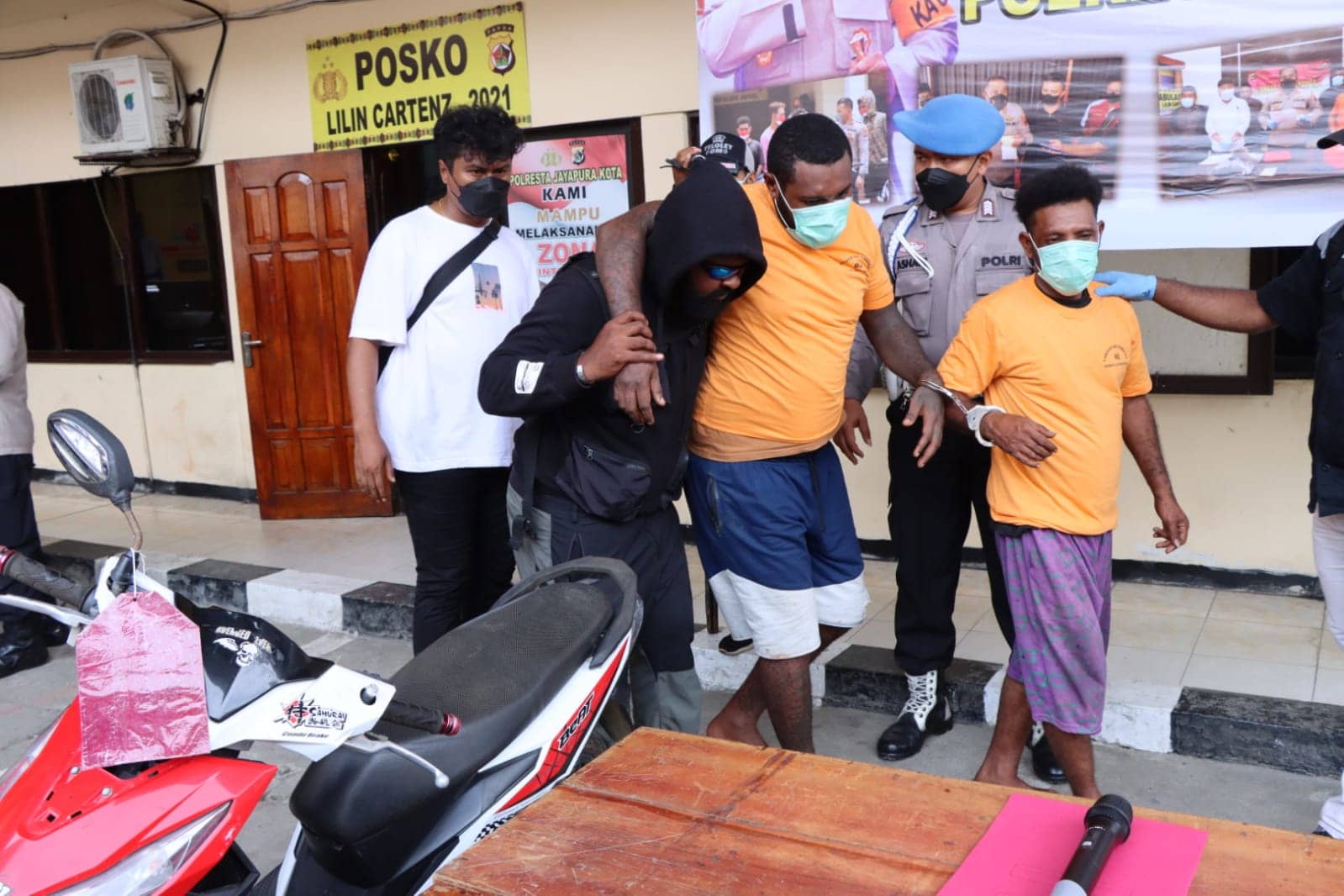 Pelaku saat dilumpuhkan polisi