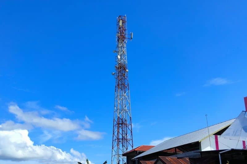 Salah satu tower jaringan Internet di wilayah Sorong