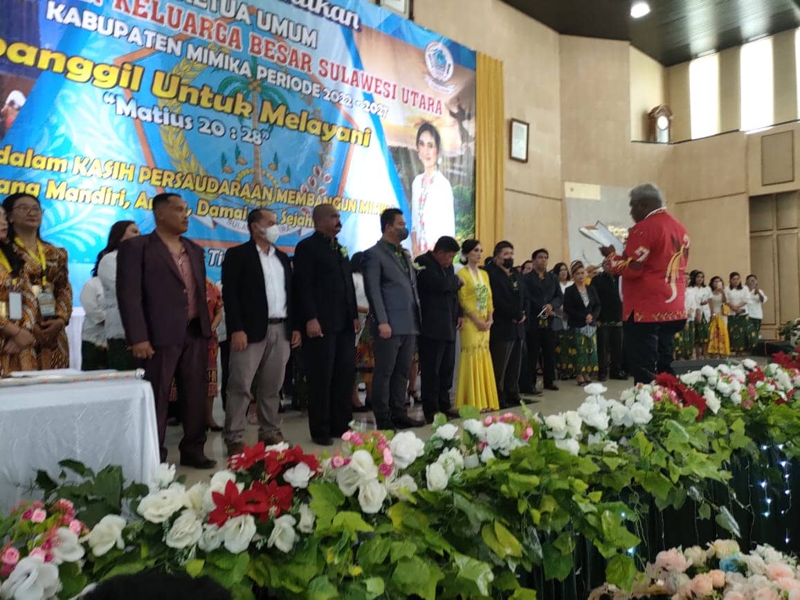 Prosesi pelantikan Ketua KKBSU Mimika bersama pengurus periode 2022-2027.
