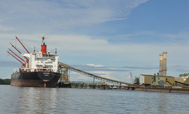 Foto: Dok. Nampak aktivitas pengaspalan konsentrat di Pelabuhan Amamapare, Cargo Dock, Portsite.